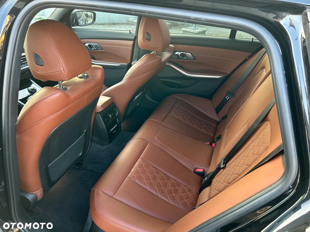BMW Seria 3 320d xDrive mHEV - 13