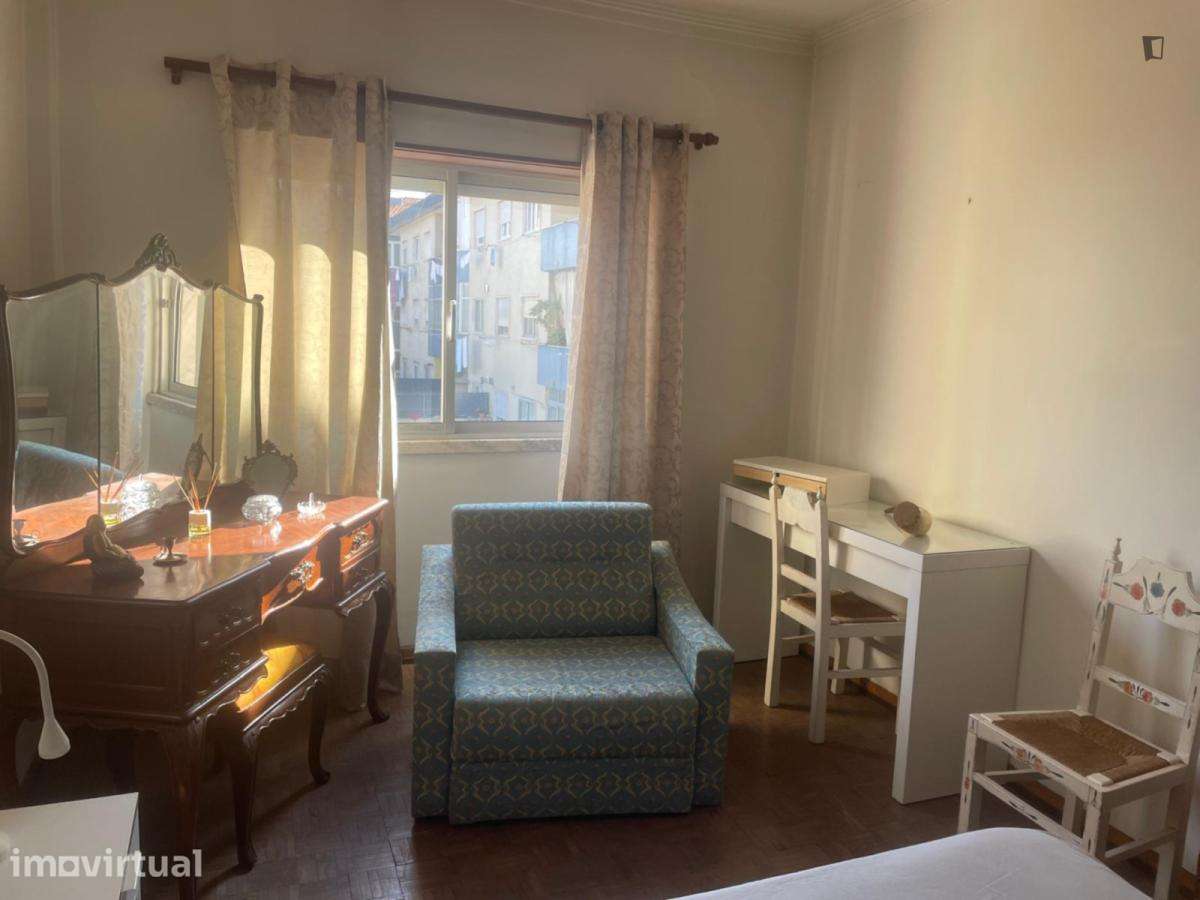 Quarto - localizado em Setubal - Grande imagem: 5/12