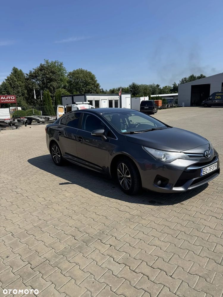 Toyota Avensis 2.0 D-4D Premium - 2
