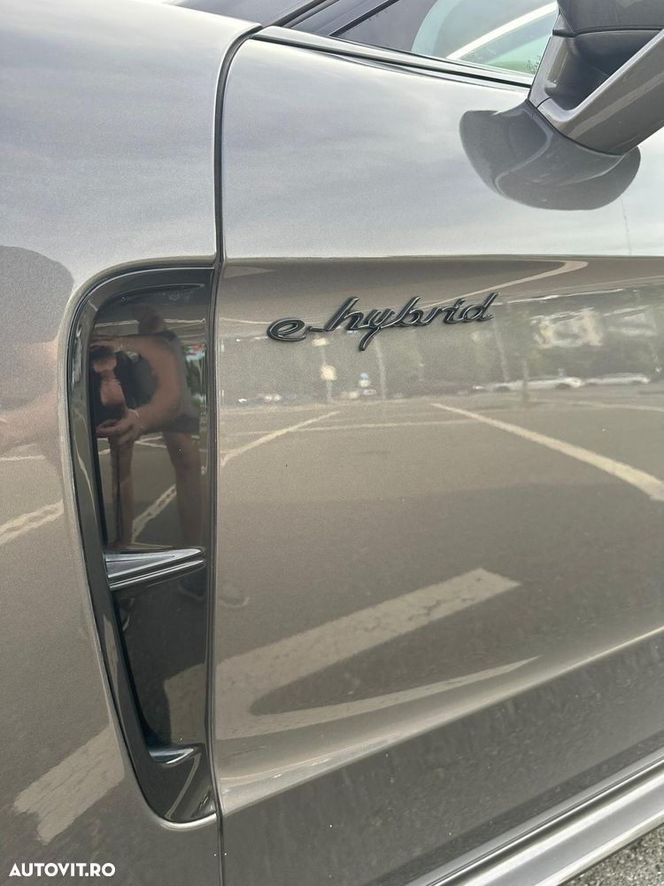 Porsche Panamera 4 E-Hybrid - 12