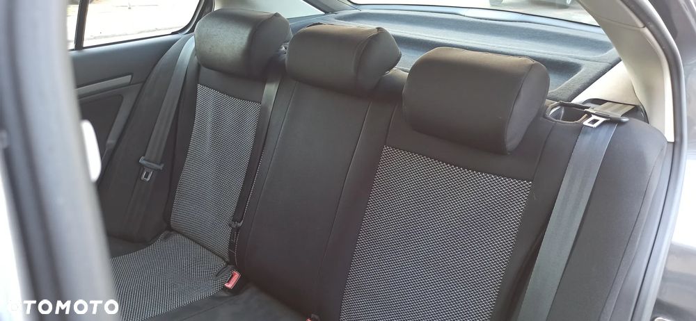 Skoda Octavia 1.6 Tour - 22