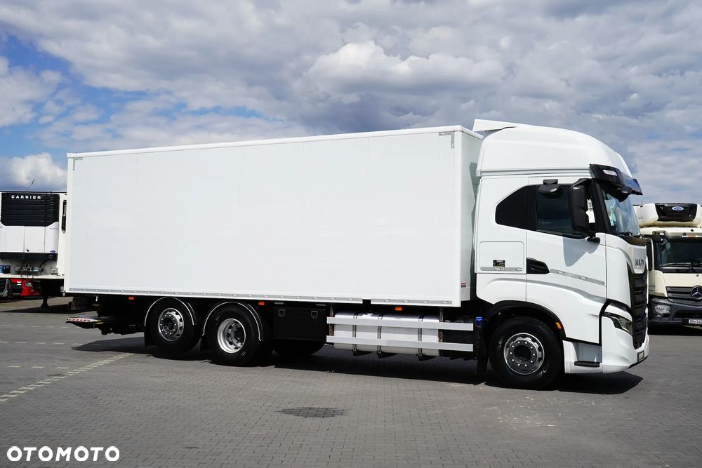 Iveco / S-WAY / 420 / E 6 / KONTENER + WINDA / 20 PALET / RETARDER / OŚ SKRĘTNA / ROLETA - 4