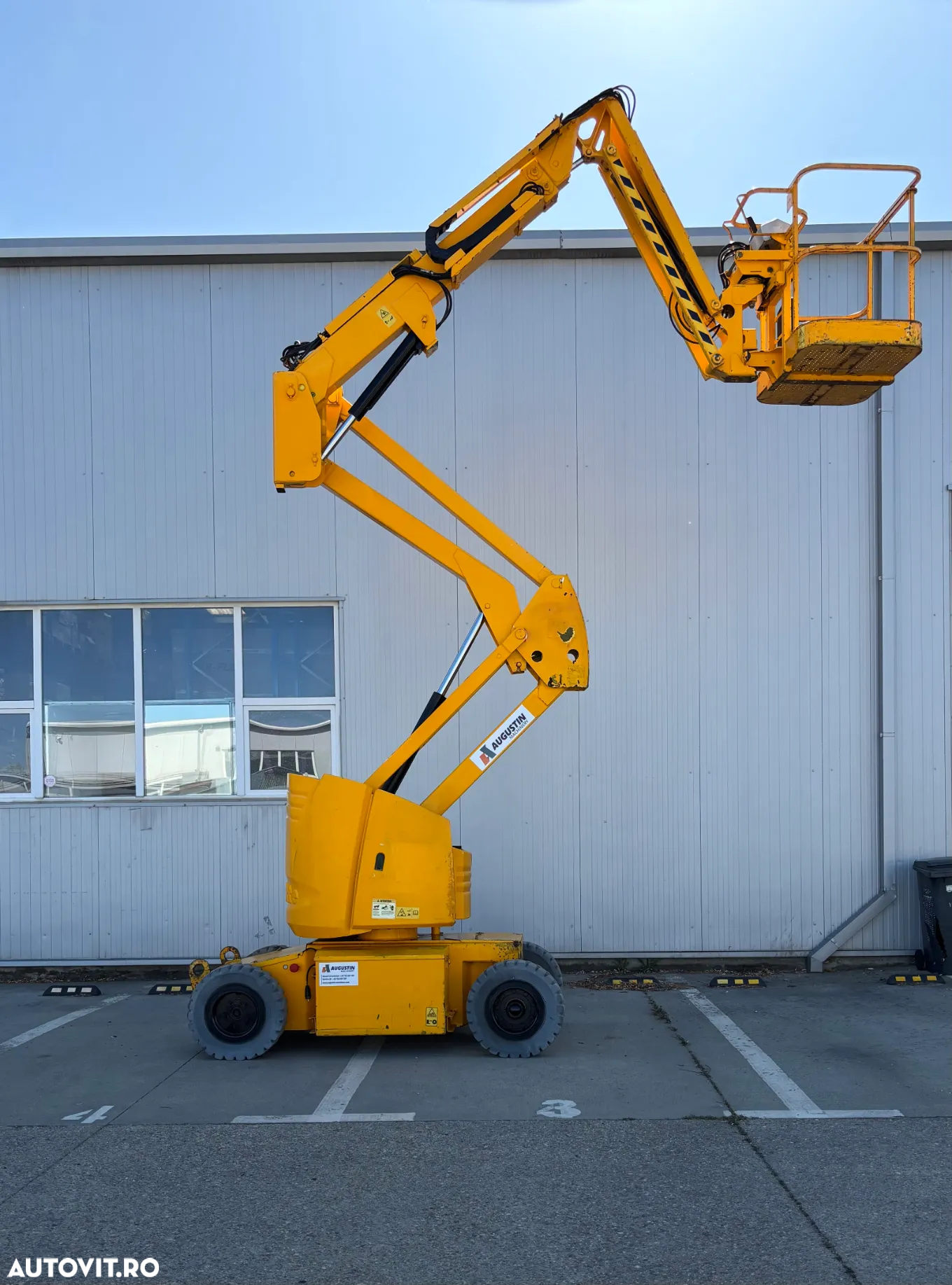 Inchiriere nacela cu brat articulat - 2
