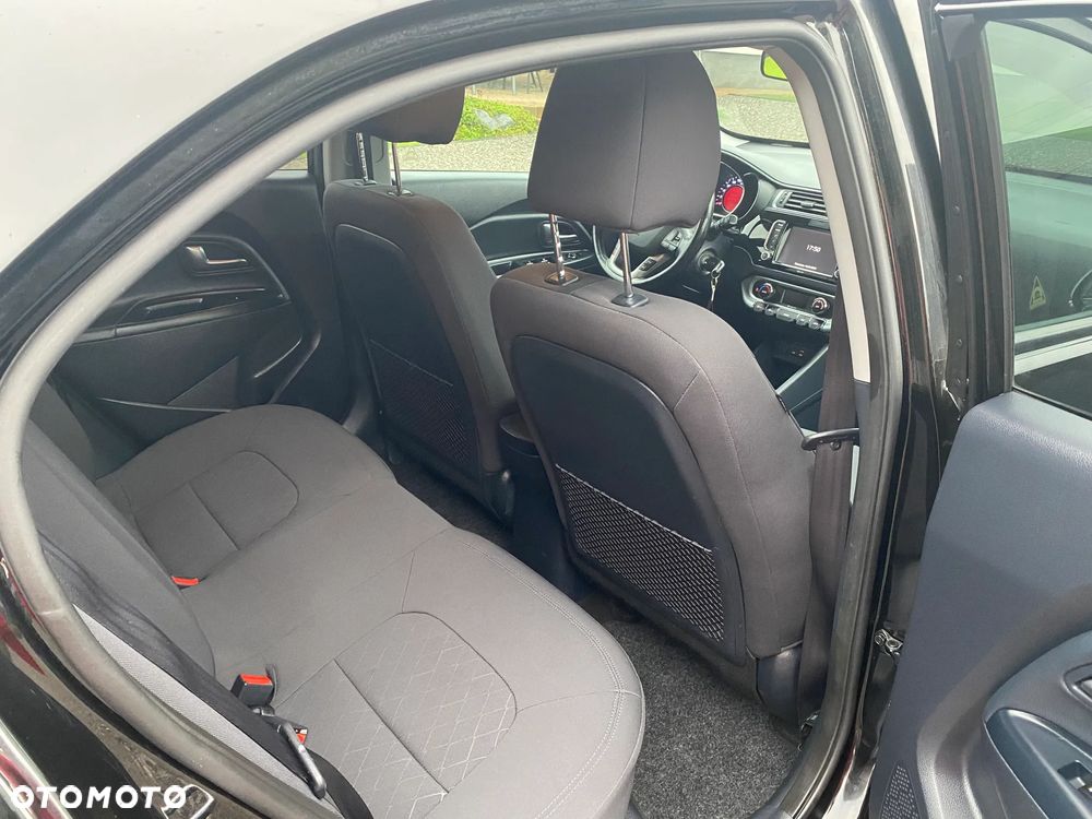 Kia Rio - 32