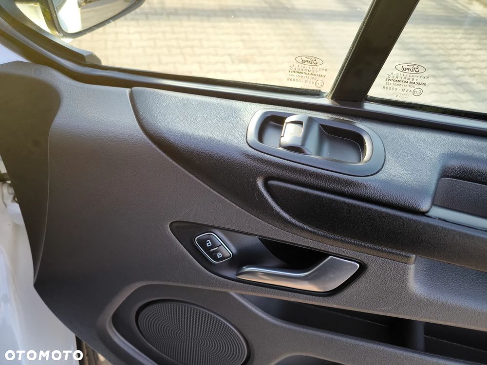 Ford TRANSIT CUSTOM - 23