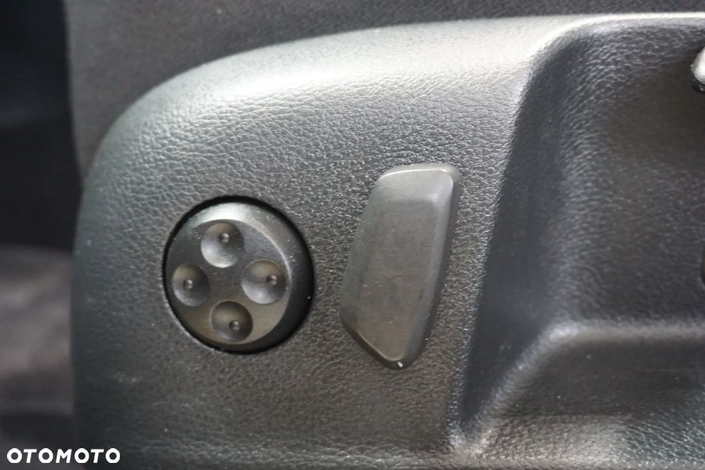 Volkswagen Passat Variant 2.0 TDI DPF Comfortline Blue Motion Technology - 29
