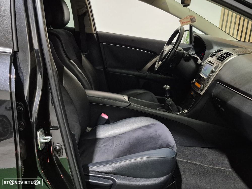 Toyota Avensis SW 2.0 D-4D Exclusive - 25