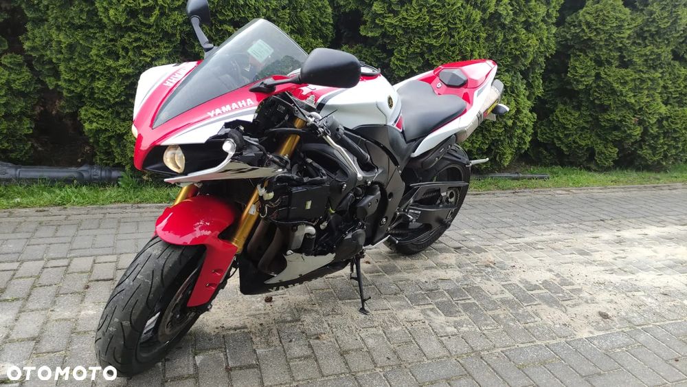 Yamaha R1 - 9