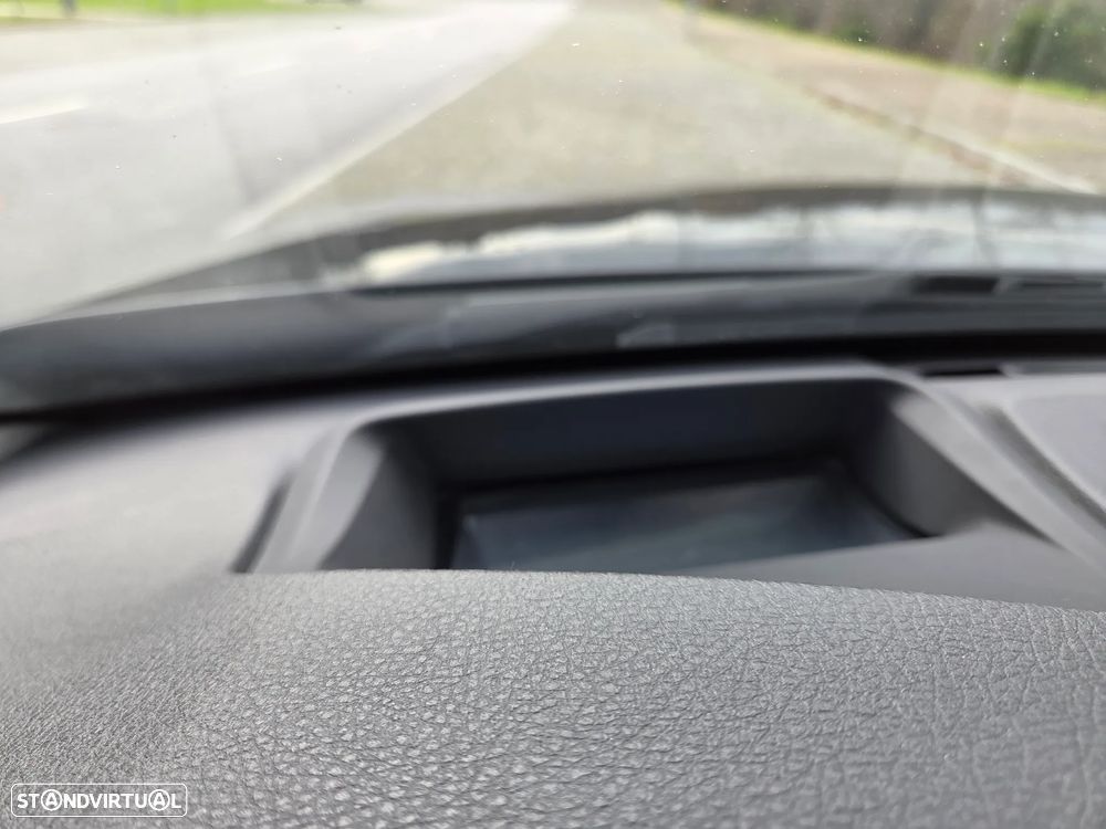 BMW 320 d Aut. Sport Line - 11