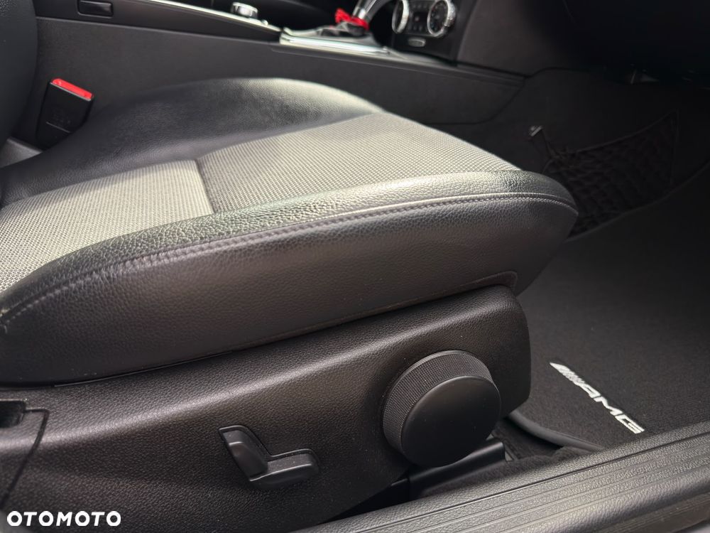 Mercedes-Benz Klasa C 250 CDI DPF 4Matic (BlueEFFICIENCY) 7G-TRONIC Avantgarde - 37