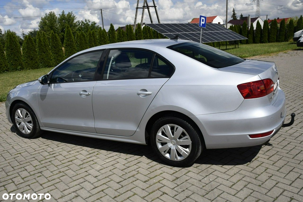 Volkswagen Jetta - 12