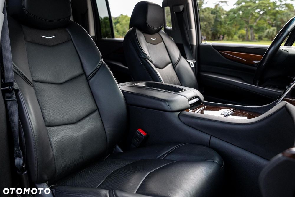 Cadillac Escalade - 20