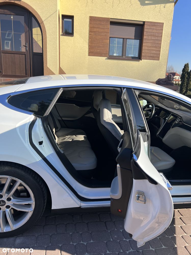 Tesla Model S 70 D - 13