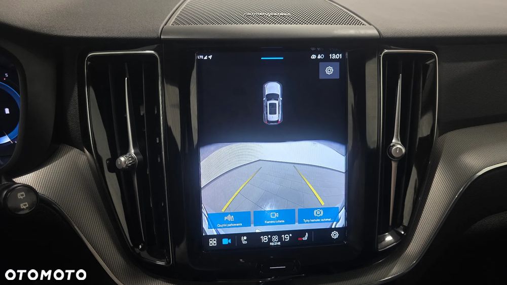 Volvo XC 60 B4 D Plus Dark - 31