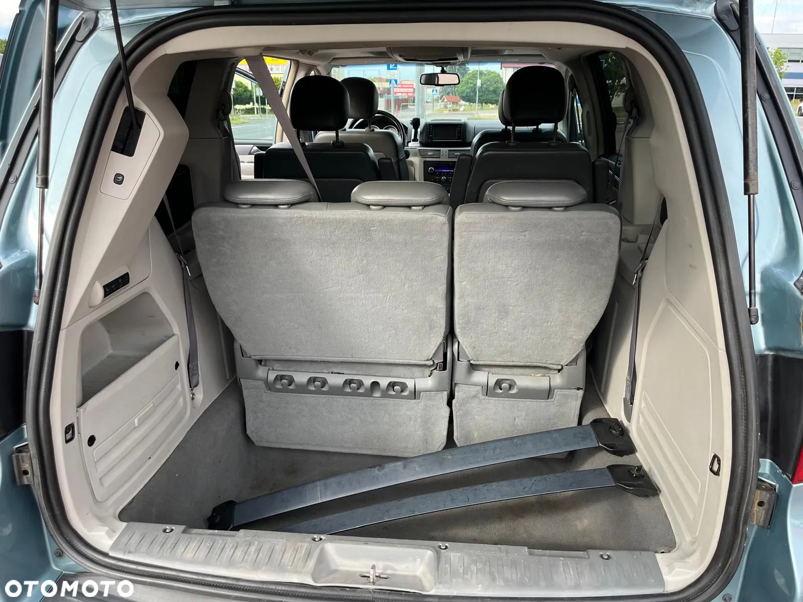 Volkswagen Routan - 10