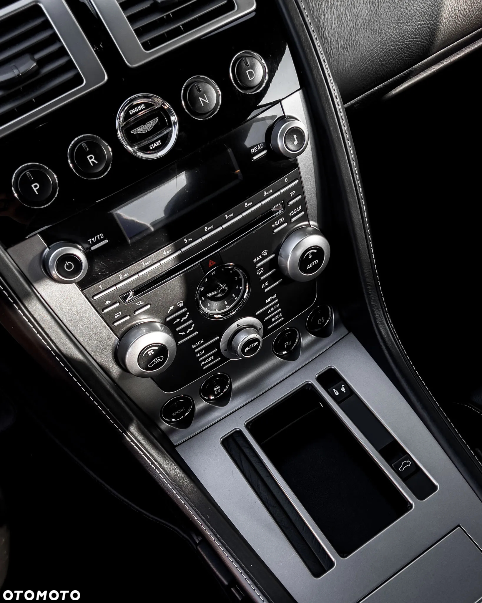 Aston Martin DB9 Touchtronic II - 14