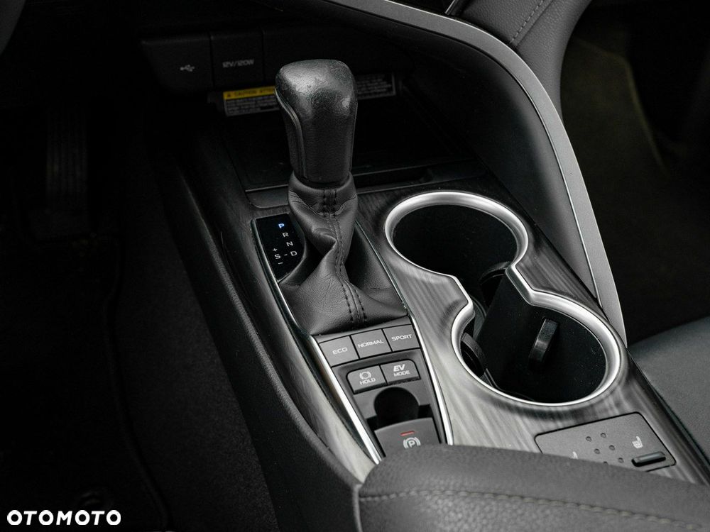 Toyota Camry - 18