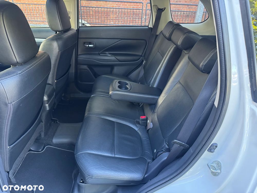 Mitsubishi Outlander PHEV Instyle NAVI + - 22