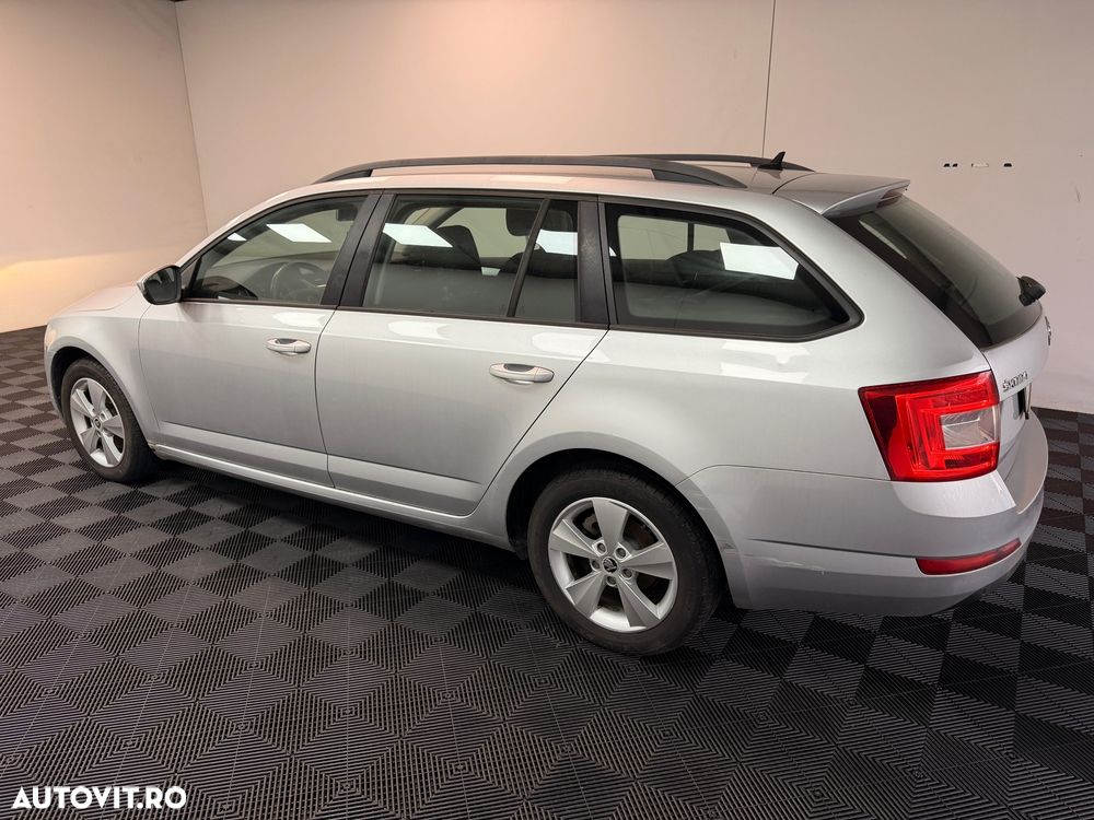 Skoda Octavia 2.0 TDI DSG Ambition - 5