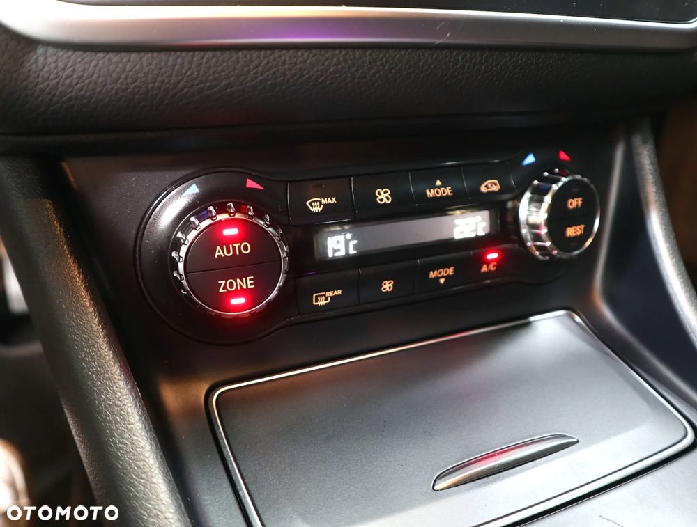 Mercedes-Benz CLA 250 4-Matic - 12