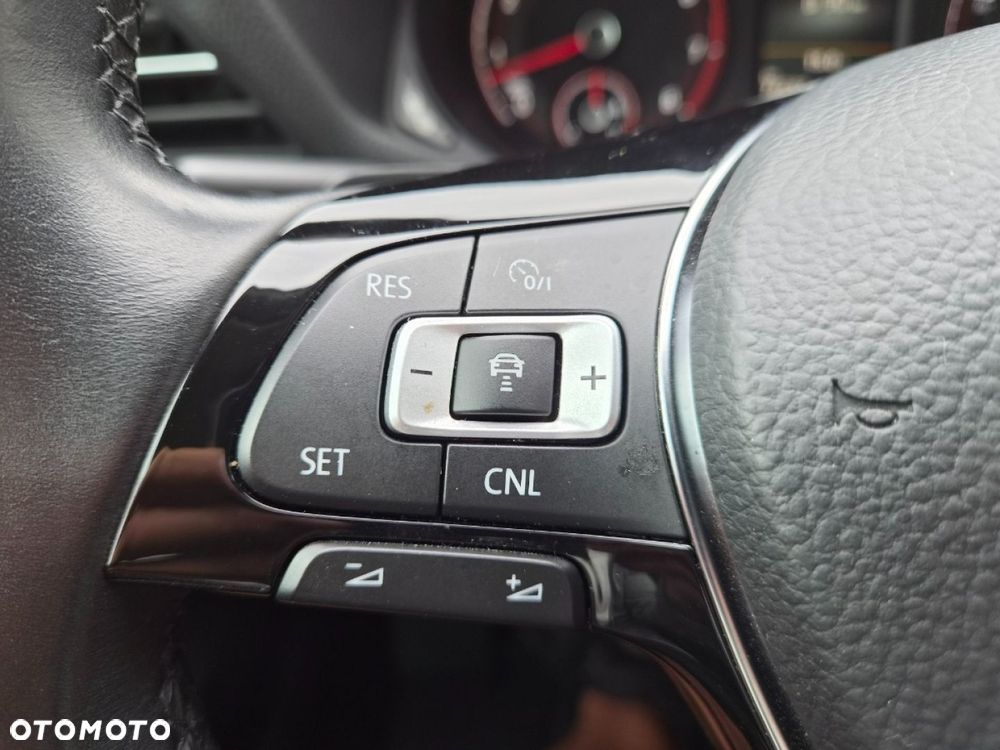 Volkswagen Passat - 18