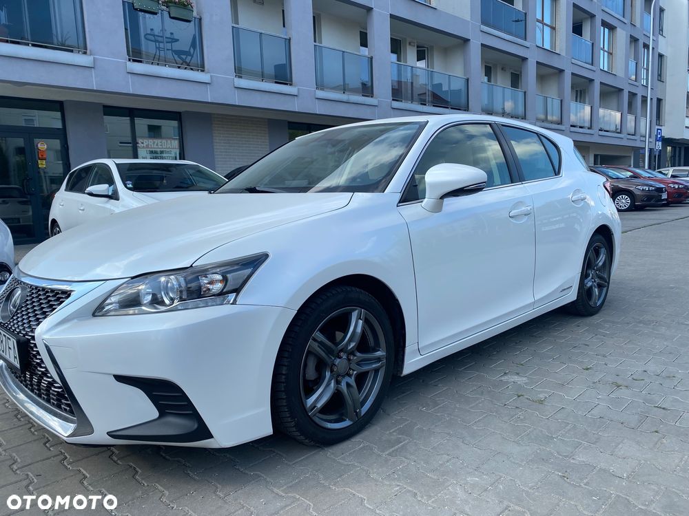 Lexus CT - 7