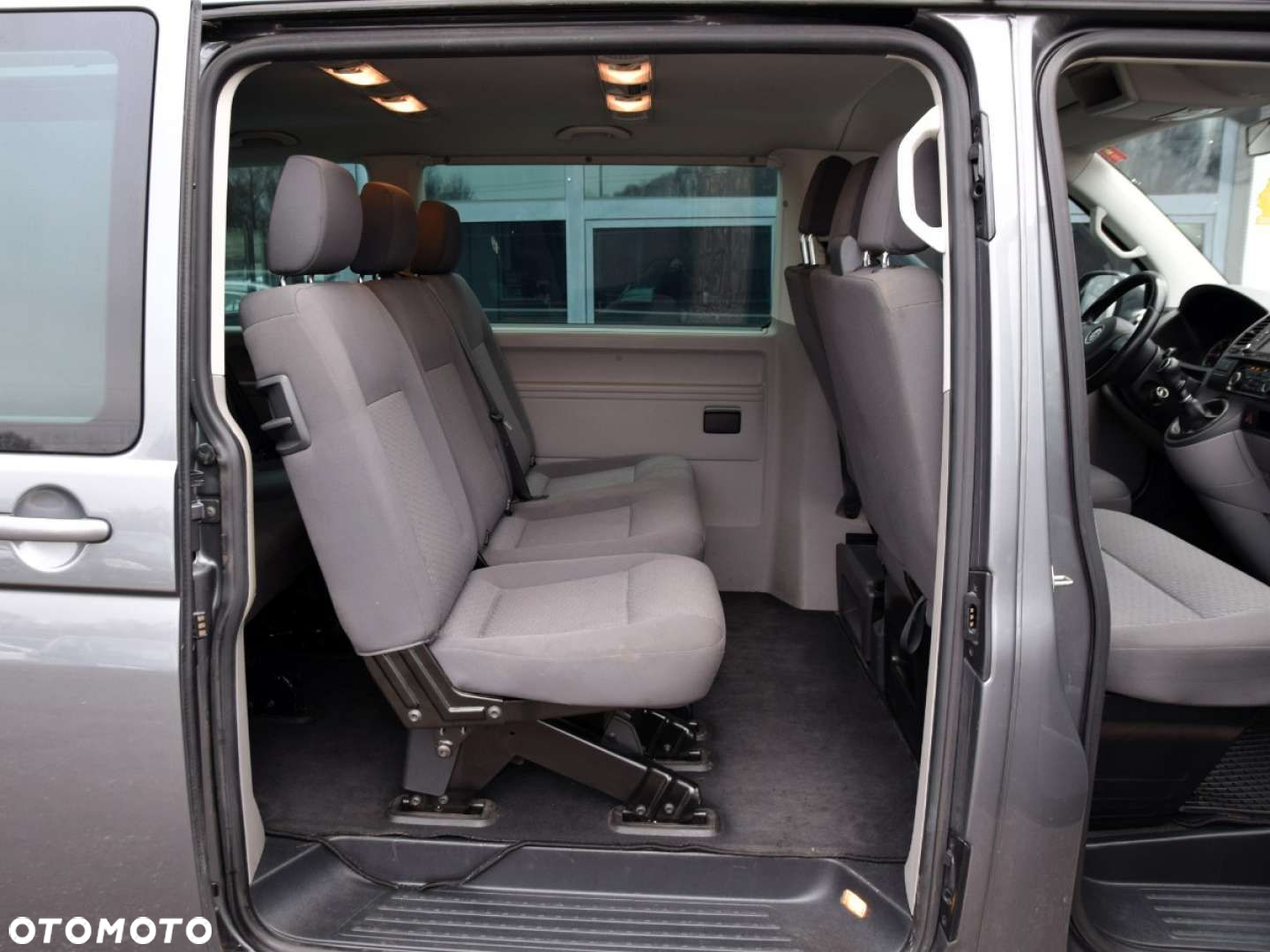 Volkswagen Caravelle - 7