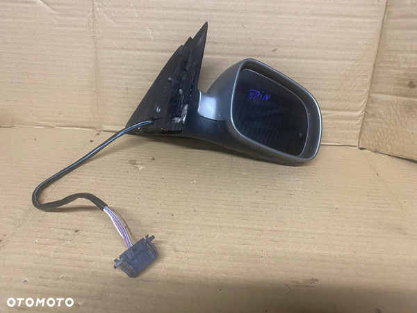 LUSTERKO PRAWE 5PIN VOLKSWAGEN PASSAT B5 3B0857934
