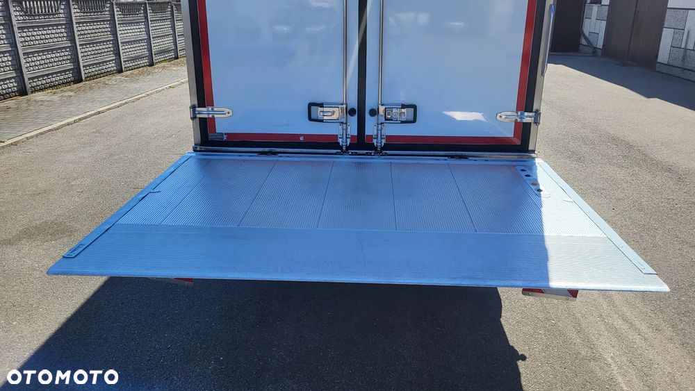 Mitsubishi Canter Fuso /Chłodnia/Mroźnia/kontener/ Izoterma/ Agregat Thermo King 450 e / Winda DHOLLANDIA 1500 KG / Mały przebieg tylko 91 tys Polski Salon ! - 33