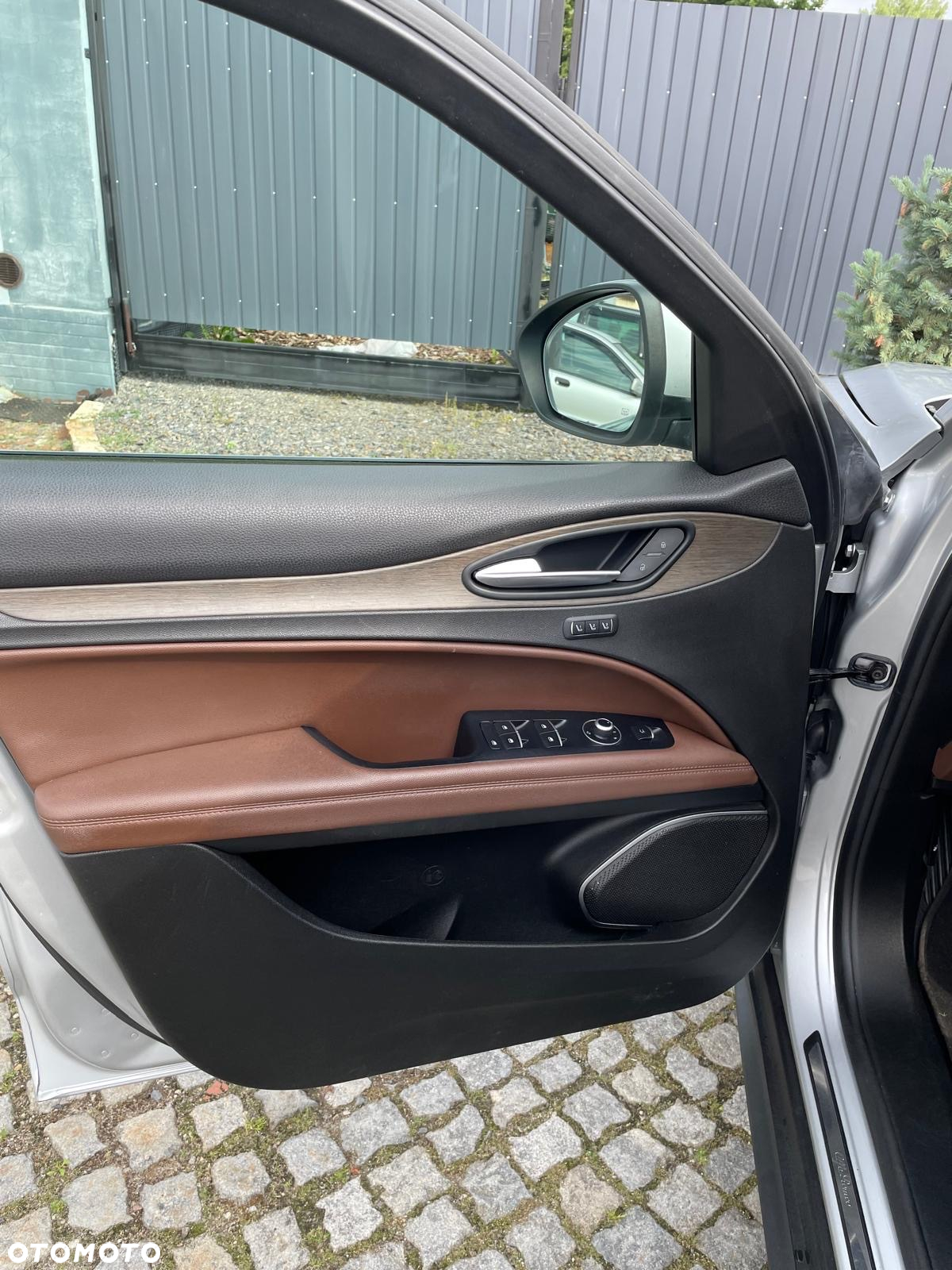 Alfa Romeo Stelvio 2.0 Turbo 16V AT8-Q4 Ti - 9