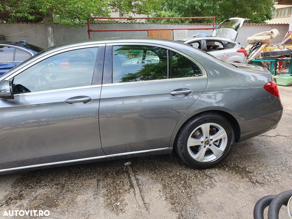 Mercedes-Benz E 220 d Aut. - 11