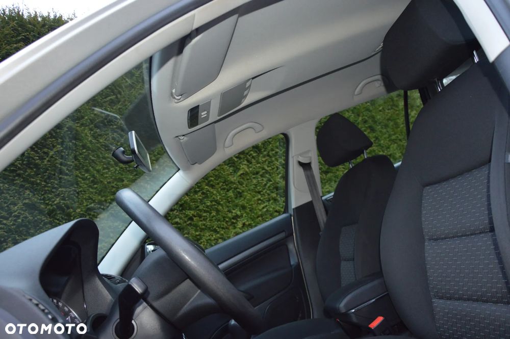 Skoda Octavia 1.6 Ambiente - 12