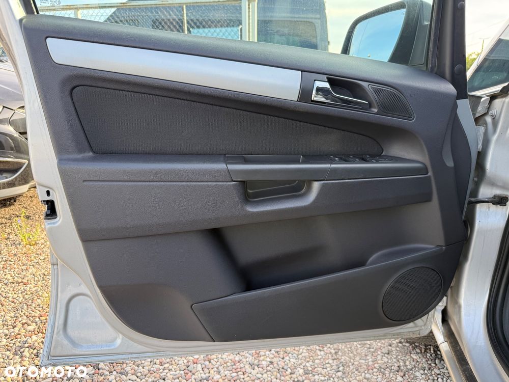 Opel Zafira 1.8 Cosmo - 26