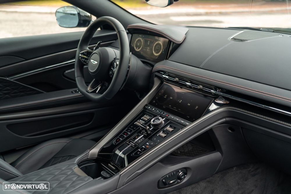 Aston Martin DB12 Coupé - 24