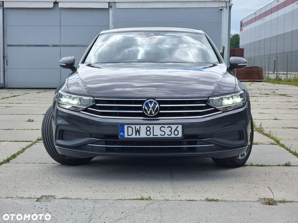 Volkswagen Passat - 2