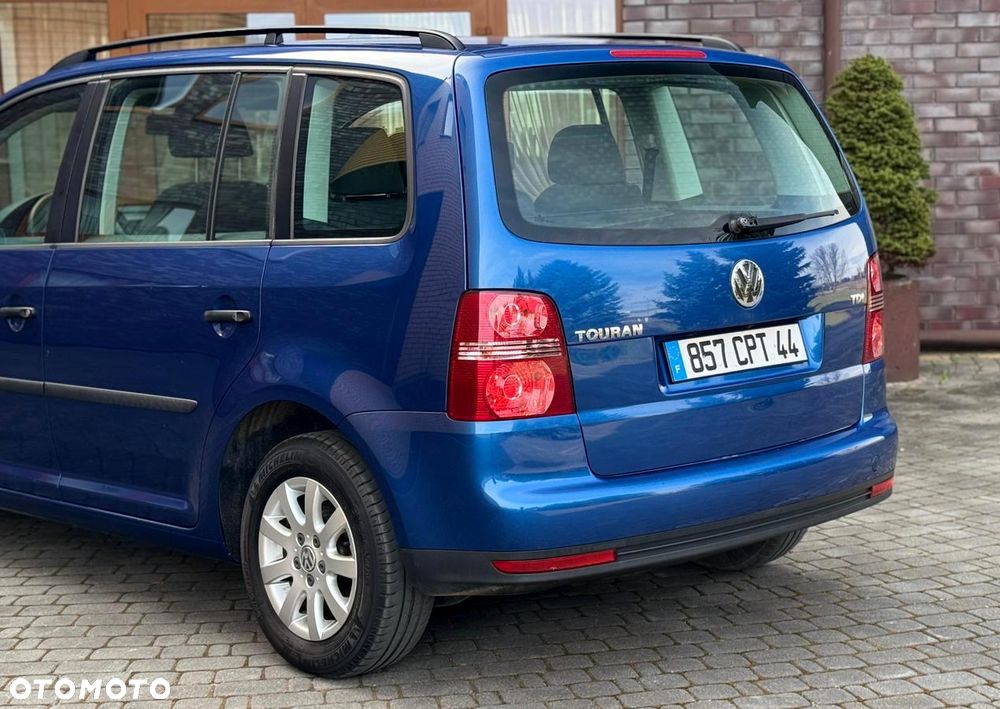 Volkswagen Touran - 16
