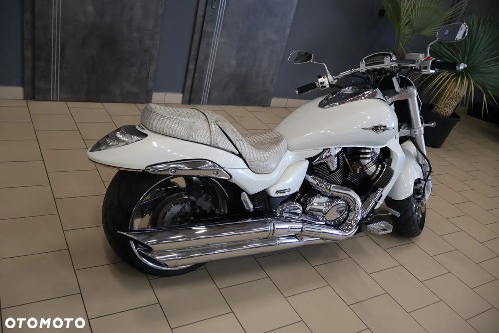 Suzuki Intruder - 13