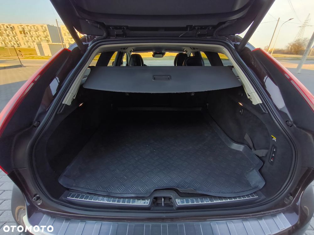 Volvo V90 Cross Country - 25