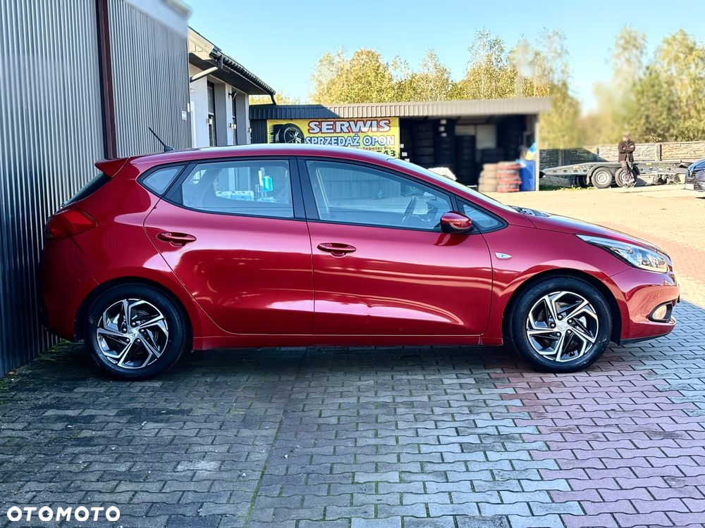 Kia Ceed 1.4 CVVT Dream-Team Edition - 11