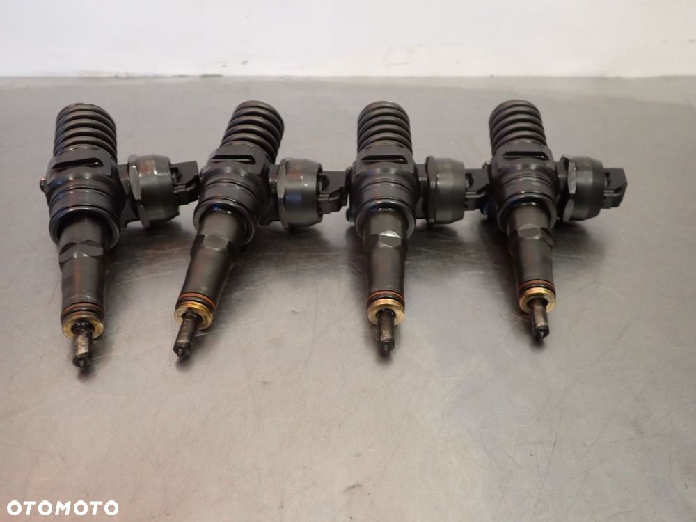 WTRYSK VOLKSWAGEN CADDY III 2.0 SDI - 2