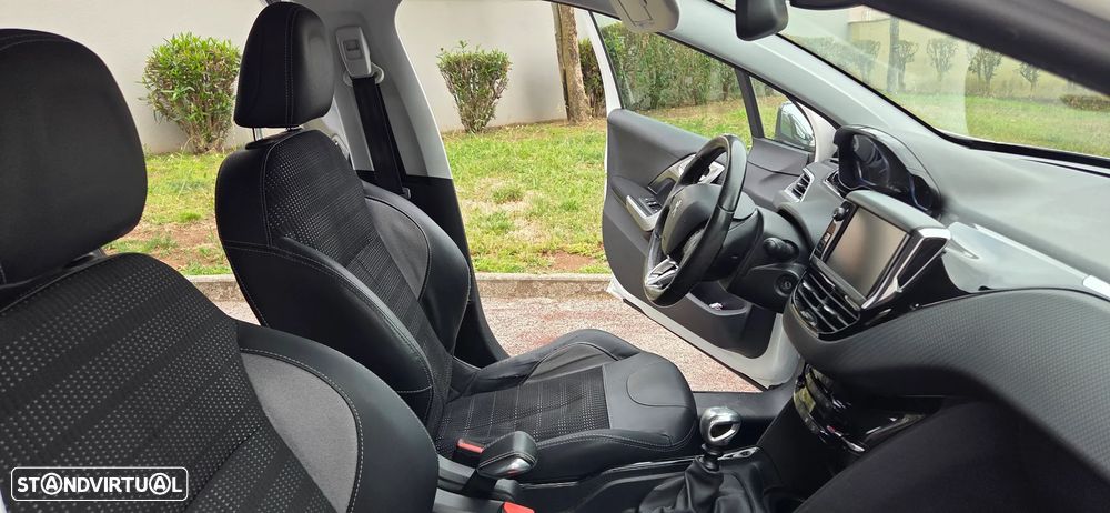 Peugeot 2008 1.6 BlueHDi Allure - 11