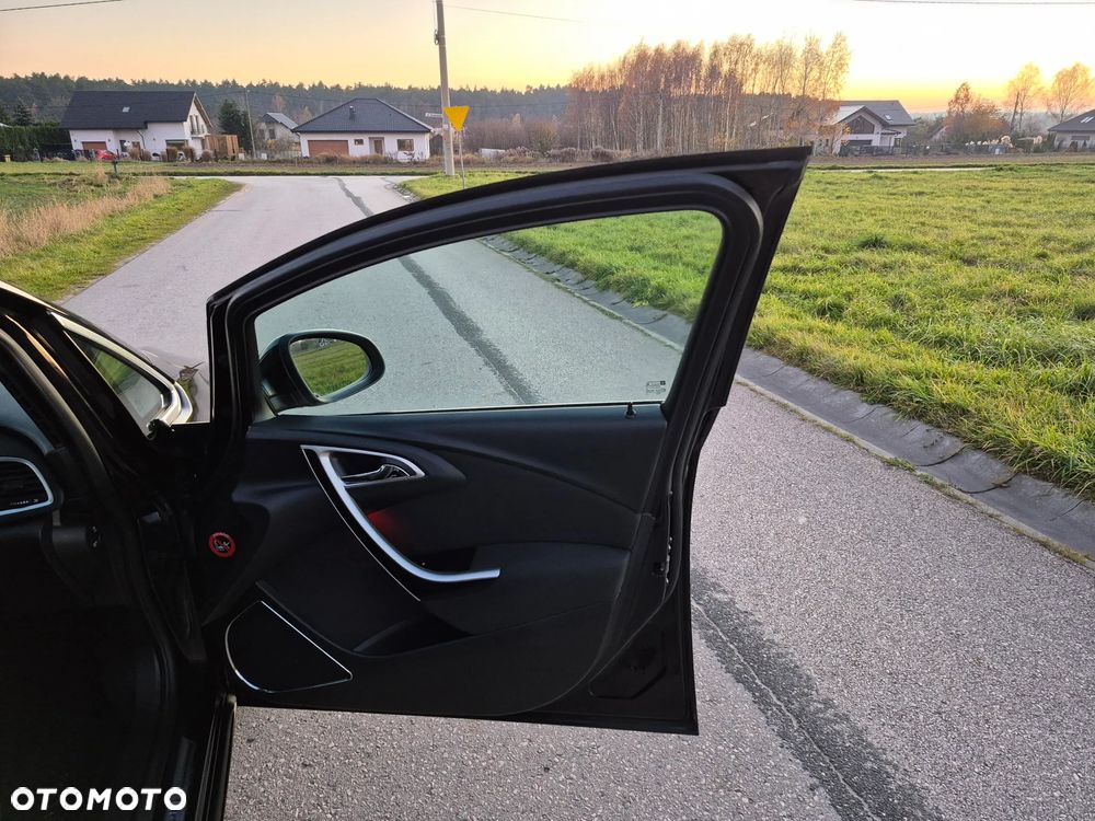 Opel Astra 1.4 Turbo Cosmo - 24