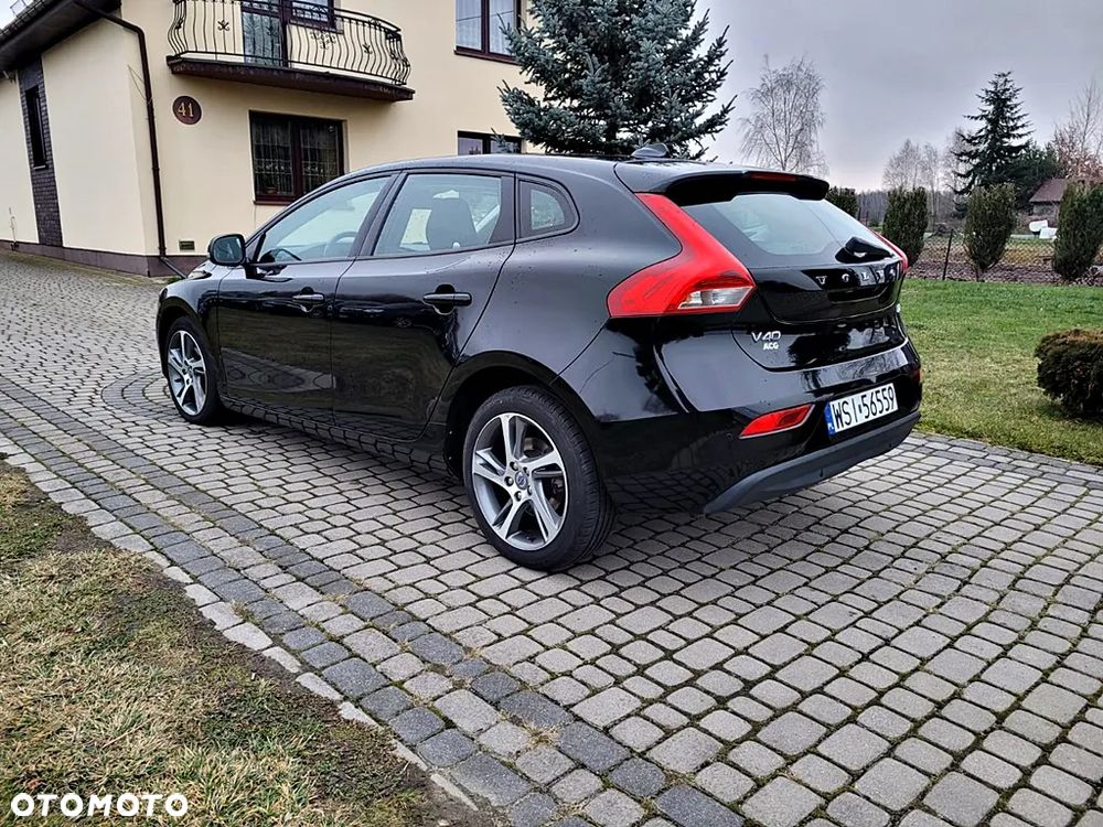 Volvo V40 T2 Momentum - 4
