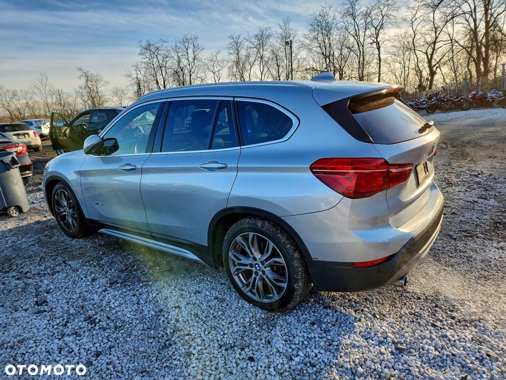 BMW X1 xDrive25i Sport Line - 3