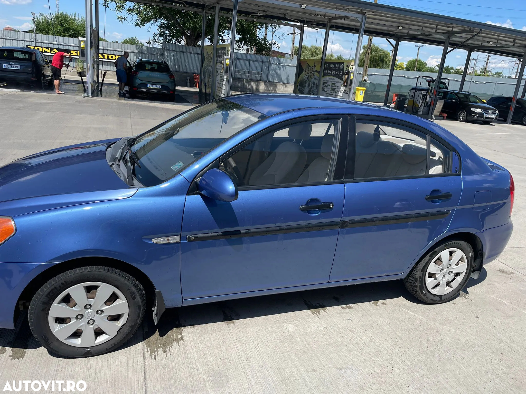 Hyundai Accent - 4