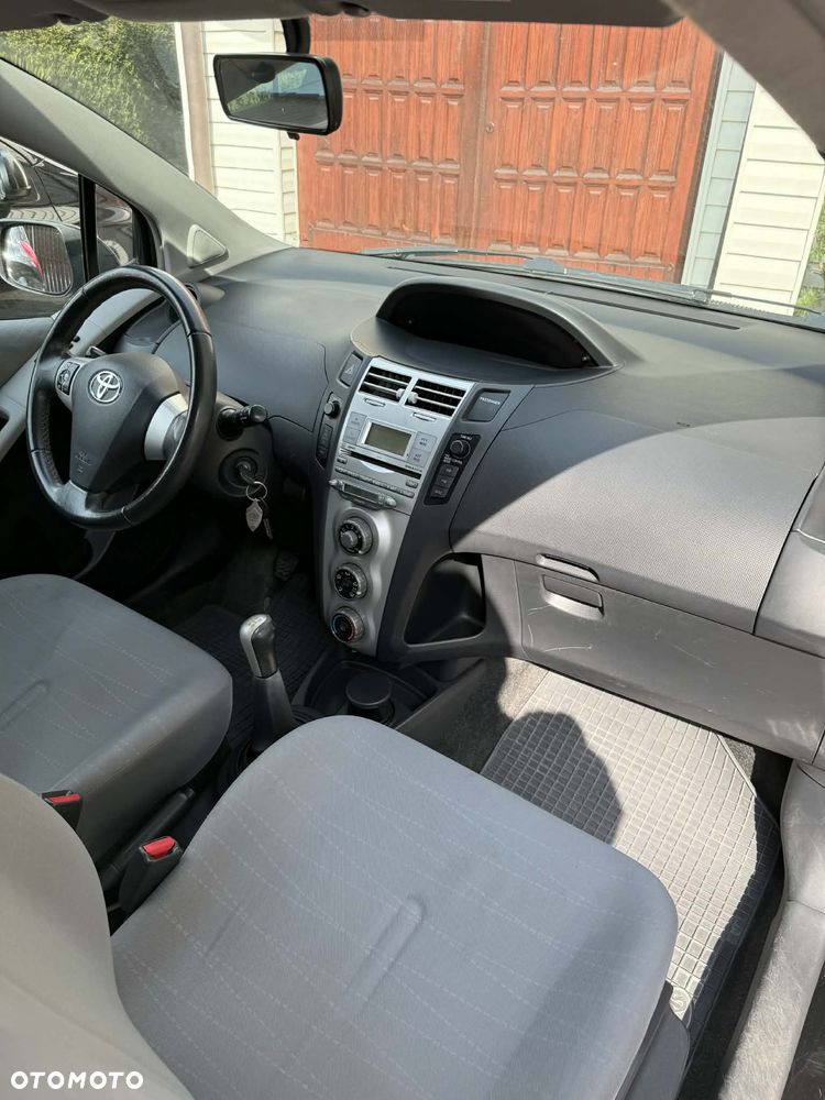 Toyota Yaris - 11