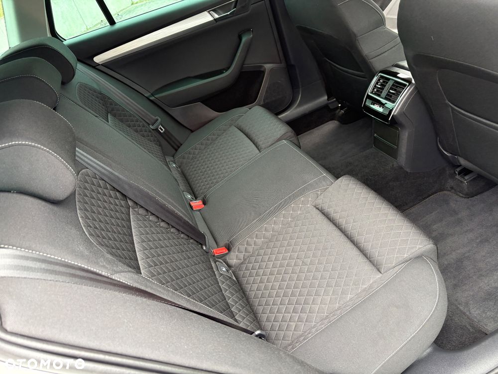 Skoda Superb 2.0 TDI Sportline - 24