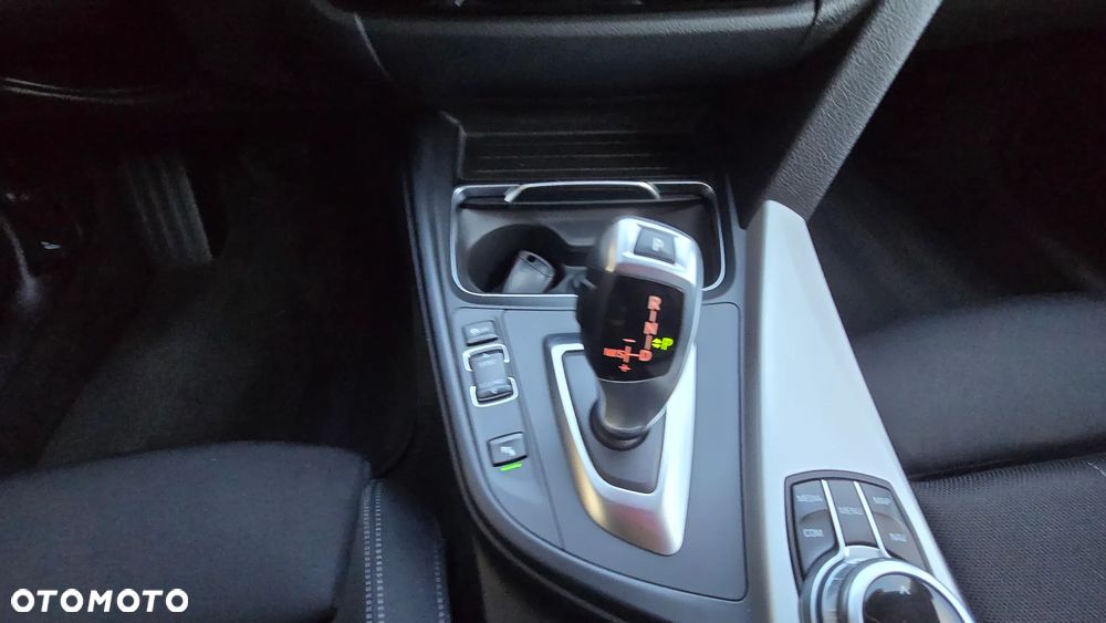 BMW Seria 3 318d - 38