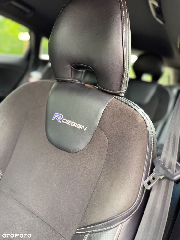 Volvo V40 D3 R Design - 4