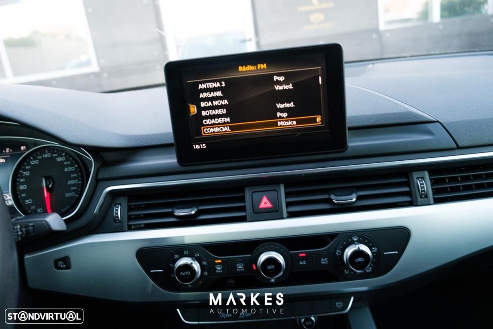 Audi A4 2.0 TDI Design S tronic - 24